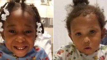 Man whose young daughters found alone in Chicago thought mom was watching them