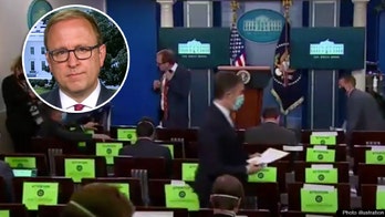 ABC's Jonathan Karl slammed as 'hypocrite' for taking off mask at White House press event
