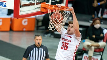 No. 7 Wisconsin rolls past Arkansas-Pine Bluff 92-58