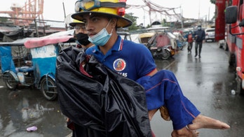Super typhoon batters Philippines, 1 million in shelters