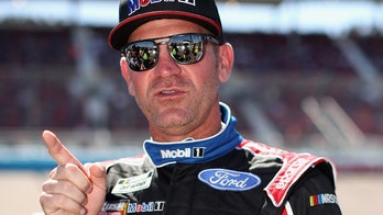 Clint Bowyer wanted to wreck nearly everyone at NASCAR's Phoenix finale, here's why