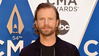 Dierks Bentley's hair at CMA Awards leads to viewers comparing him to 'Walking Dead' character Rick Grimes