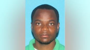 Arkansas police officer fatally shot, suspect on the run: report