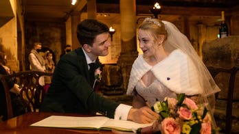 Couple with last names 'White,' 'Christmas' marry just in time for the holidays