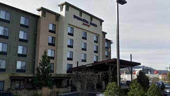Indiana man posed as US marshal to con thousands from Tennessee hotel