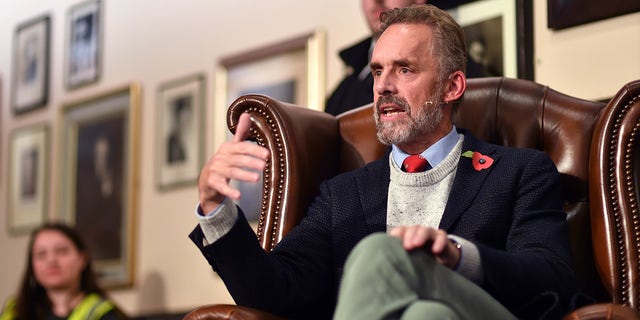 Jordan Peterson addresses students at The Cambridge Union on November 02, 2018, in Cambridge, Cambridgeshire. (Photo by Chris Williamson/Getty Images)