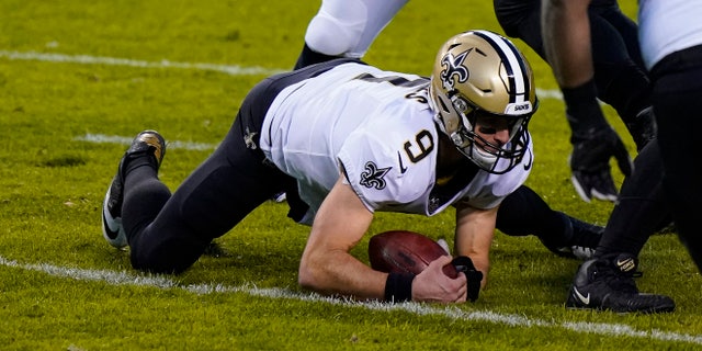 New Orleans Saints quarterback Drew Brees (9) recovers a fumble in the first half of an NFL football game against the Chicago Bears in Chicago, Sunday, Nov. 1, 2020. (AP Photo/Nam Y. Huh)