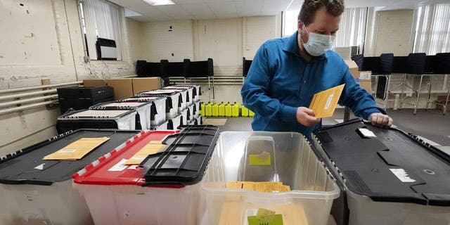Was my vote counted? A state-by-state guide to tracking your absentee ballot | USNN World News Assistant City Clerk James Blatchford prepares absentee and early vote ballots at Haverhill City Hall to be sent to precincts for Election Day counting, Monday, Nov. 2, 2020, in Haverhill, Mass. (AP Photo/Elise Amendola)