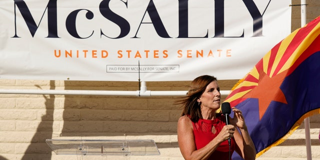 Arizona Republican Sen. Martha McSally campaigned at Republican Headquarters on Monday, November 2, 2020, in Phoenix. McSally is running with Democratic candidate Mark Kelly in tomorrow's election. (Photo AP / Ross D. Franklin)