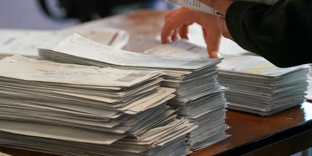 Workers will count the Milwaukee County ballots on Election Day in Central Count on Tuesday, November 3, 2020, in Milwaukee.  (AP photo / Morry Gash)