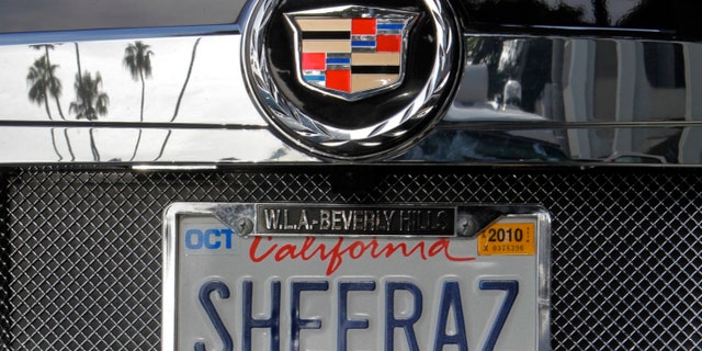 An SUV with a personalized license plate is seen in Beverly Hills, Calif on May 24, 2010. (AP Photo/Damian Dovarganes, 파일)
