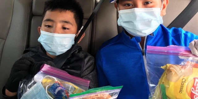 Dylan Virtudazo's "blessing bags" (신용: Nancy Virtudazo)