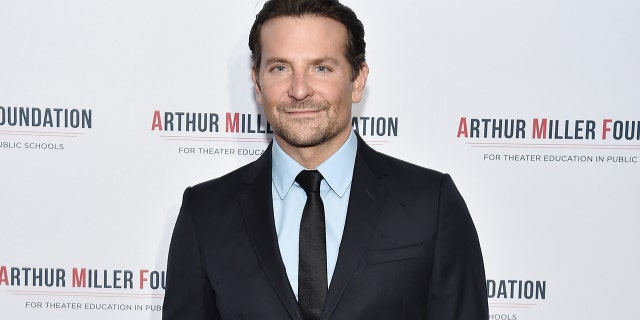Bradley Cooper staar in 'n stemgeregtigde PSA vir sy tuisland Pennsylvania.