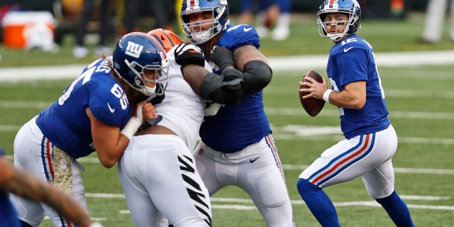 New York Giants quarterback Colt McCoy (12) looks to throw during the second half of an NFL football game against the Cincinnati Bengals, Sunday, Nov. 29, 2020, in Cincinnati. (AP Photo/Aaron Doster)