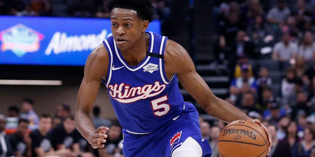 In this Feb. 20, 2020, file photo, Sacramento Kings guard De'Aaron Fox drives during the team's NBA basketball game against the Memphis Grizzlies in Sacramento, Calif. Fox agreed to a five-year, $163 million contract with the Kings on Nov. 20. (AP Photo/Rich Pedroncelli, File)
