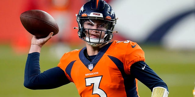 Denver Broncos quarterback Drew Lock throws a decisive touchdown pass against the Los Angeles Chargers in the second half of an NFL football game Sunday, November 1, 2020, in Denver.  (Associated press)