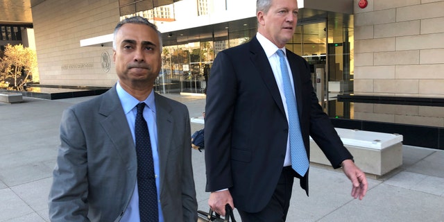 FILE - 在这个十一月. 22, 2019 档案照片, Imaad Zuberi, 剩下, leaves the federal courthouse in Los Angeles with his attorney Thomas O'Brien, 对, after pleading guilty to funneling donations from foreigners to U.S. political campaigns. Zuberi, an elite political fundraiser, had the ear of top Democrats and Republicans alike — a reach that included private meetings with then-Vice President Joe Biden and VIP access at Donald Trump’s inauguration. But federal prosecutors say Zuberi’s life was built on a series of lies and the lucrative enterprise of filling the campaign coffers of American politicians and profiting from the resulting influence. They describe him as a “mercenary” political donor who gave to anyone -- often using foreign money given through illegal straw donors. (AP Photo/Brian文件ley, File)
