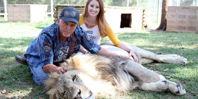 Jeff and Lauren Lowe with Jax the lion at the Greater Wynnewood Exotic Animal Park on September 28, 2016 in Wynnewood, Oklahoma. (Ruaridh Connellan/BarcroftImages / Barcroft Media via Getty Images)