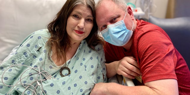 Patient Kari Wegg and her husband Rodney Wegg pictured in Northwestern Memorial Hospital in Chicago after a double lung transplant. (Photo courtesy of Northwestern Memorial Hospital)