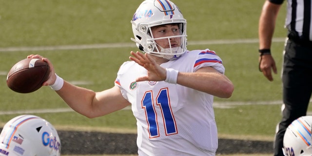 Florida quarterback Kyle Trask (11) passes against Vanderbilt in the first half of an NCAA college football game Saturday, Nov. 21, 2020, a Nashville, Tenn. (AP Photo / Mark Humphrey)