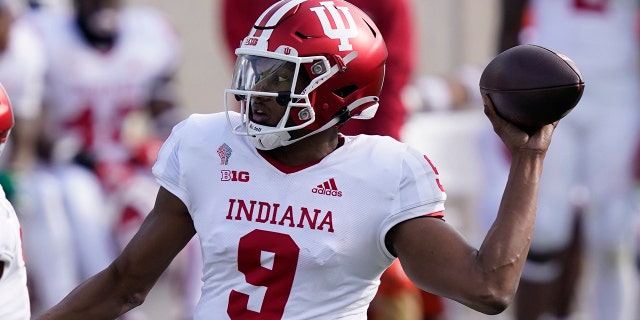 Indiana quarterback Michael Penix Jr. throws during the first half of an NCAA college football game against Michigan State, Sabato, Nov. 14, 2020, in East Lansing, Me. (AP Photo/Carlos Osorio)