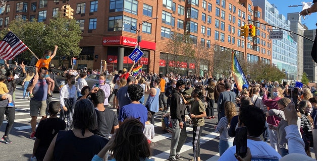 People in the New York borough of Brooklyn mark the calling of the U.S. presidential election for Democrat Joe Biden with a spontaneous celebration. REUTERS/Jonathan Oatis