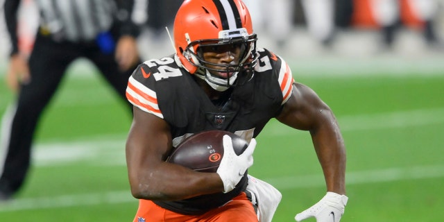 Browns star running back Nick Chubb has been designated to return from injured reserve after missing four games with a sprained knee. Chubb got hurt in Cleveland's Oct. 4 win at Dallas. (AP Photo/David Richard, File)