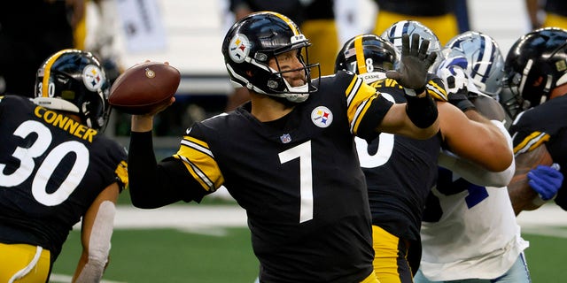 Pittsburgh Steelers quarterback Ben Roethlisberger (7) throws a pass in the first half of an NFL football game against the Dallas Cowboys in Arlington, Texas, Sunday, Nov. 8, 2020.