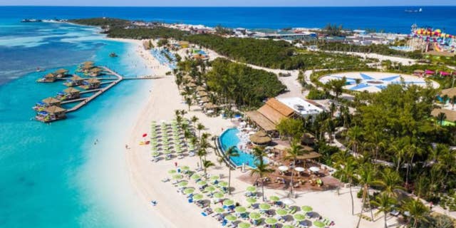 Royal Caribbean’s first cruises next year may be short trips to CocoCay, its private island in the Bahamas, volgens die verslag. (Royal Caribbean International)