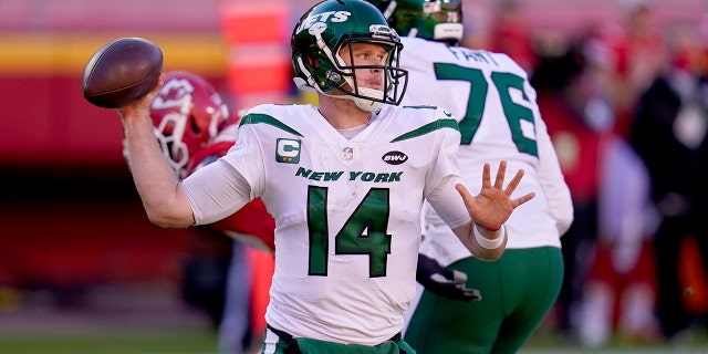 New York Jets quarterback Sam Darnold (14) throws a pass in the second half of an NFL football game against the Kansas City Chiefs on Sunday, Nov. 1, 2020, in Kansas City, Mo. (AP Photo/Jeff Roberson)