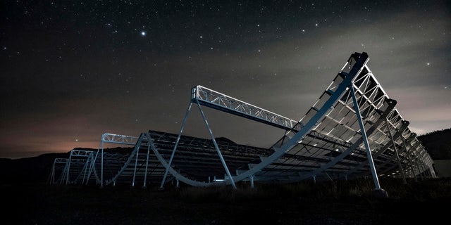 The CHIME radio telescope