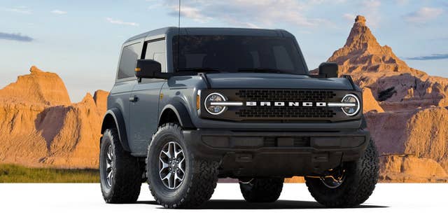 The factory fenders come with large removalbe flares.