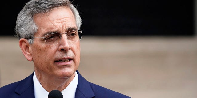 The FBI is reportedly investigating threats made against Georgia election officials, including Secretary of State Brad Raffensperger. (美联社照片/布林·安德森, 文件)