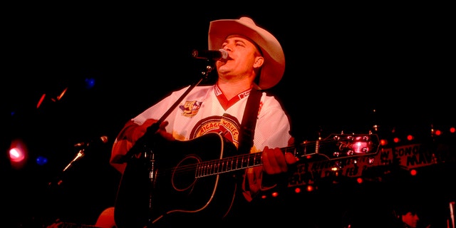 American country music singer and guitarist Doug Supernaw performs on stage at Whiskey River in Chicago, Illinois, January 27, 1993. 