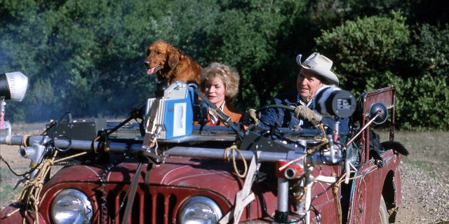 Ronald Reagan drove his Jeep during an interview with Barbara Walters for 20/20 在 1981.