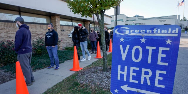 A potential red wave in the 2022 midterm elections terrifies many mainstream media outlets including CNN and MSNBC (AP Photo/Morry Gash)