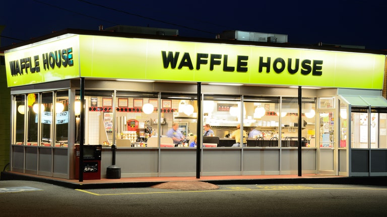 Brawl breaks out between Waffle House employee, customer in Atlanta