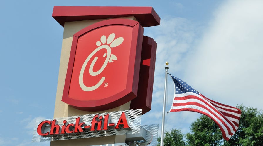 South Carolina mayor asks Chick-fil-A manager to direct COVID-19 vaccine drive-thru after backup