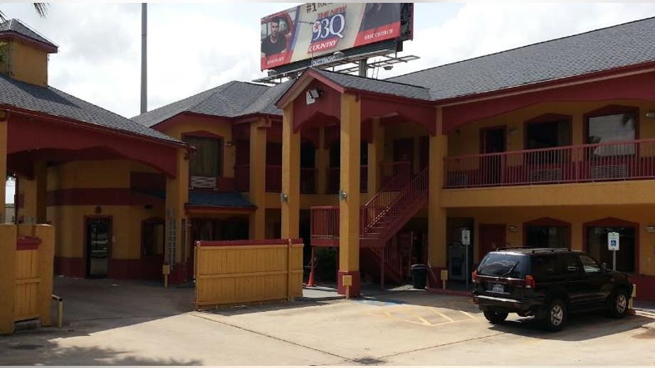 Texas cop shot and killed after entering hotel parking lot