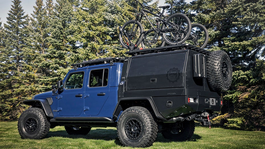 Jeep Gladiator Top Dog Is An Extreme Off Road Food Truck Fox News Jeep Gladiator Top Dog Is An Extreme Off Road Food Truck Fox News
