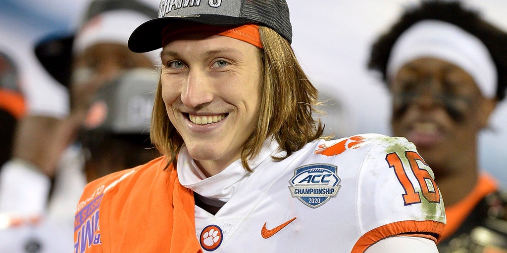 Trevor Lawrence's Wait for NFL Draft Could Cost Him Millions - Bloomberg