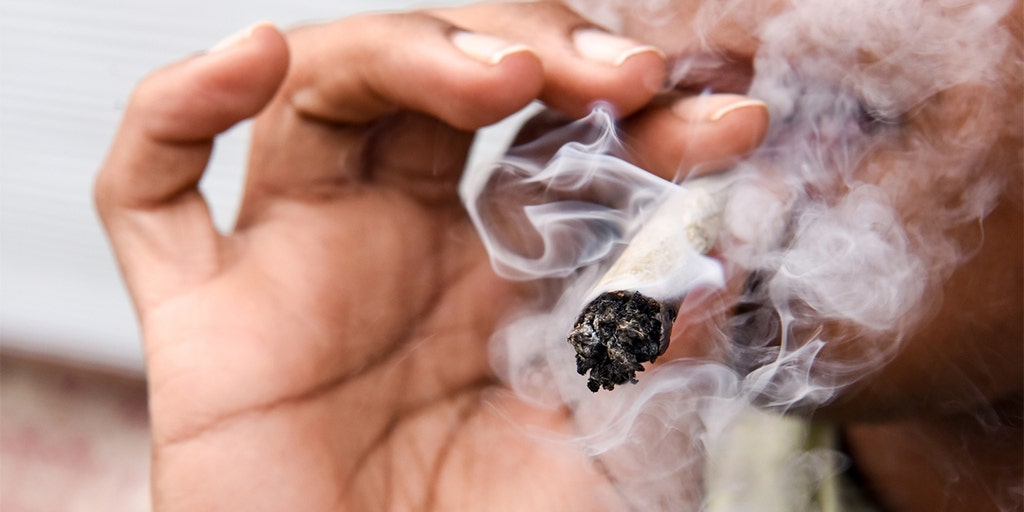 Minnesota cities consider ban on smoking marijuana on sidewalks, in parks as drug nears legalization - Vimarsana News