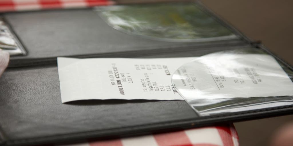 Generous diner leaves $10G tip at Florida Keys restaurant - Vimarsana News