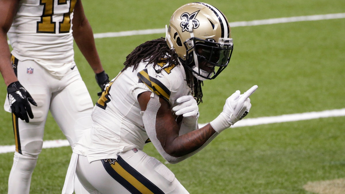 NFL fines Alvin Kamara for Christmas-themed cleats on Christmas