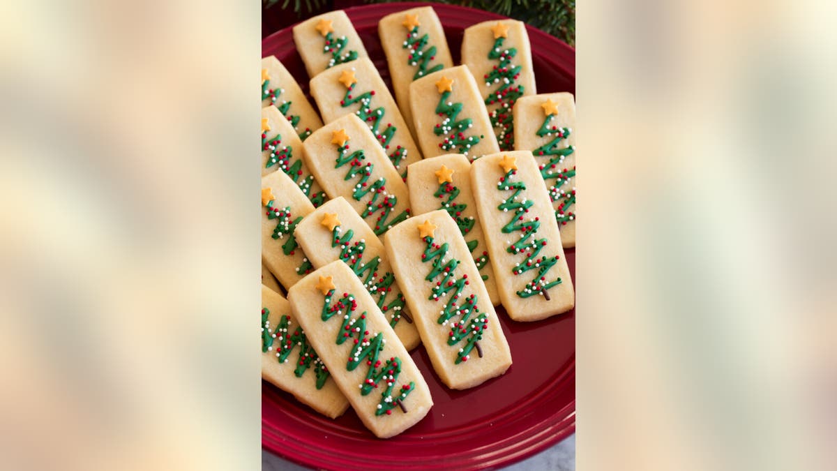 Holiday Shortbread Cookies With Royal Icing