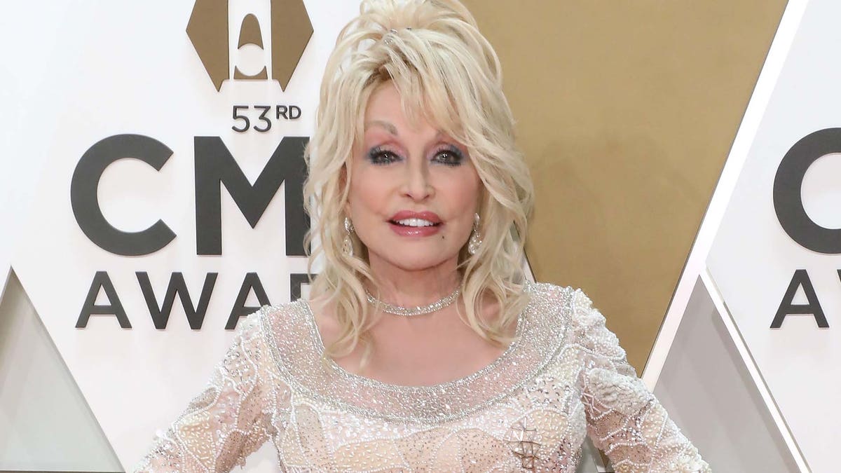 Dolly Parton Jokes She And Husband Carl Dean Are Sick Of Each Other Fox News