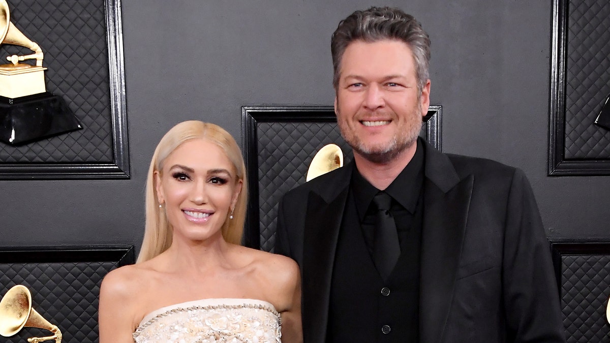 (L-R) Gwen Stefani and Blake Shelton hope to marry in front of friends and family. 