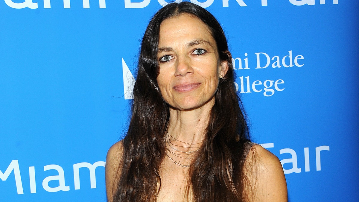Justine Bateman was seen signing a petition to recall Calif. gov. Gavin Newsom. (Photo by Desiree Navarro/Getty Images)