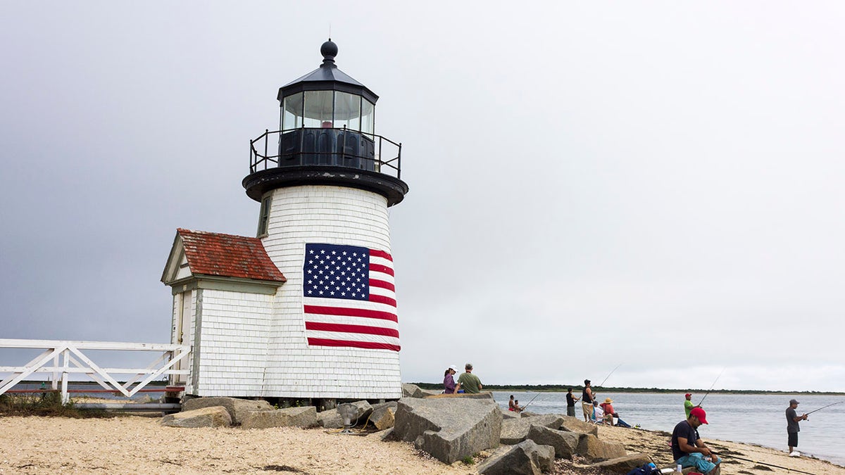 nantucket lighthouse beach