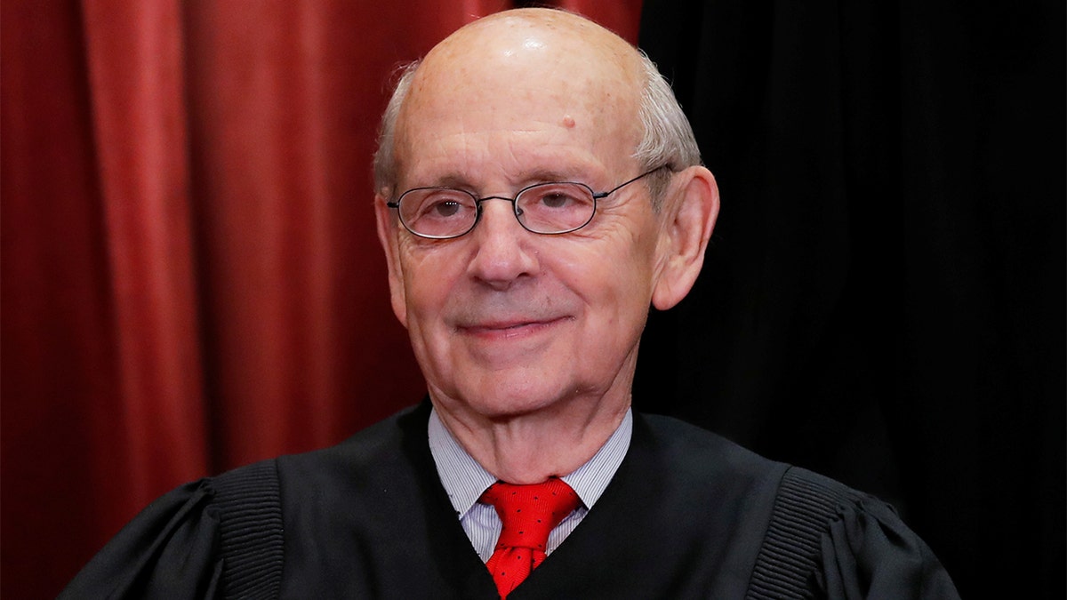 Supreme Court Associate Justice Stephen Breyer during a group portrait session in Washington, D.C., on Nov. 30, 2018. (REUTERS/Jim Young)
